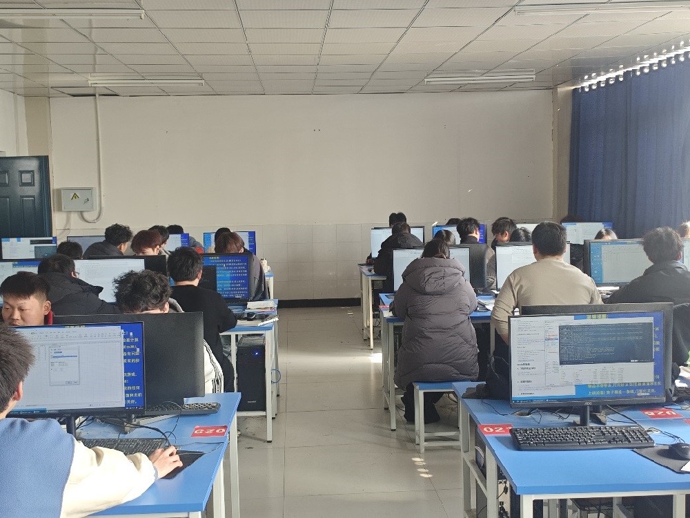 大數(shù)據(jù)實(shí)訓(xùn)室.jpg